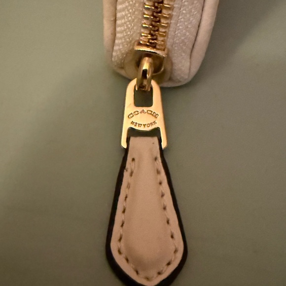 Coach Beige and White Wallet - Picture 3 of 11